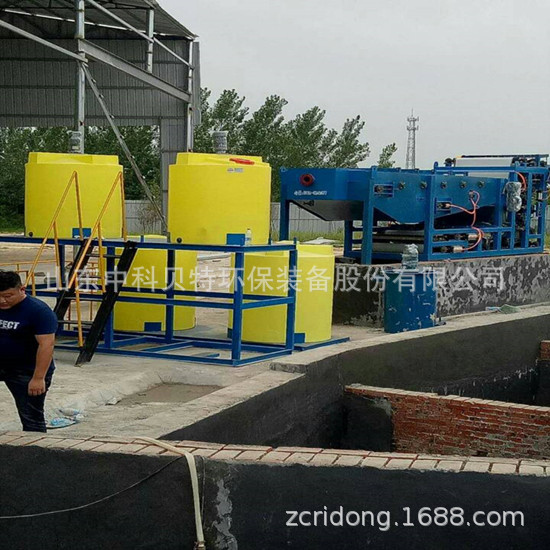 菏澤洗沙廠污泥處理設備帶式壓濾機安裝調(diào)試現(xiàn)場~~